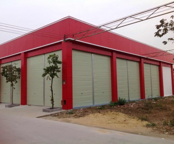 左邊汽車(chē)維修廠(chǎng)